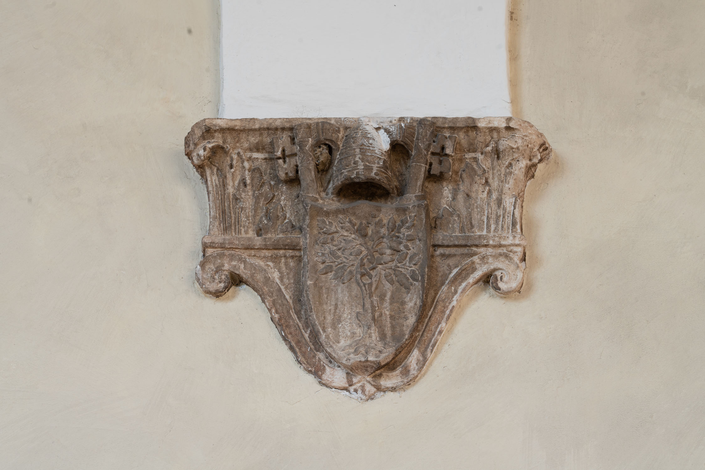 foto-27 Saxia Museum | Percorsi | Corsie Sistine | Stemma marmoreo della Rovere - Particolare