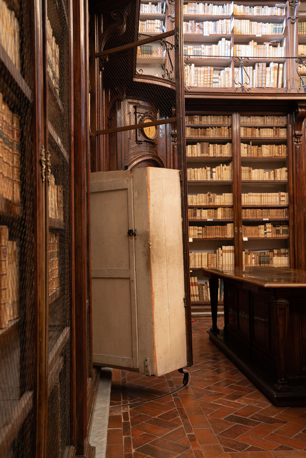 Saxia Museum | Percorsi | Biblioteca Lancisiana | Finestra segreta, XVII sec. Saxia Museum | Percorsi | Biblioteca Lancisiana | Finestra segreta, XVII sec.
